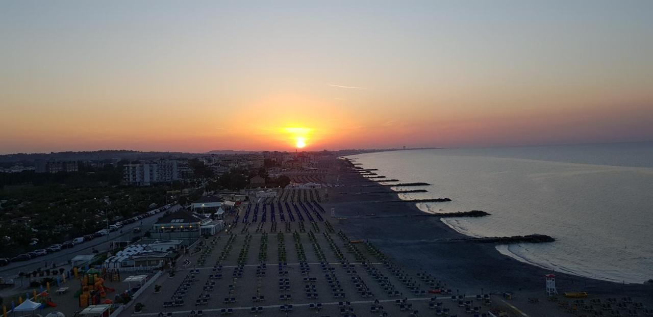 Sul Mare... Apartment Misano Adriatico Luaran gambar